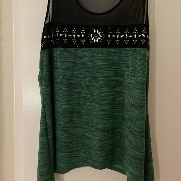 Top - Picture 2 of 4